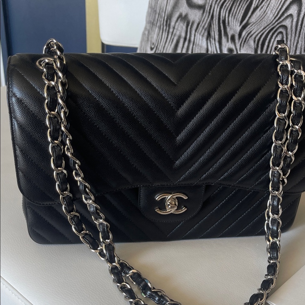 Chanel Black Chevron Leather Shoulder Bag . New never used it